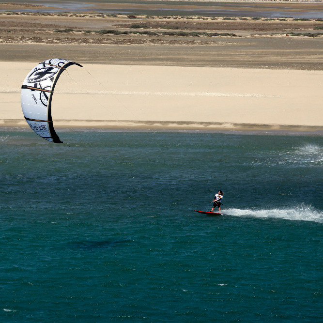 Kitesurfing in Leucate
