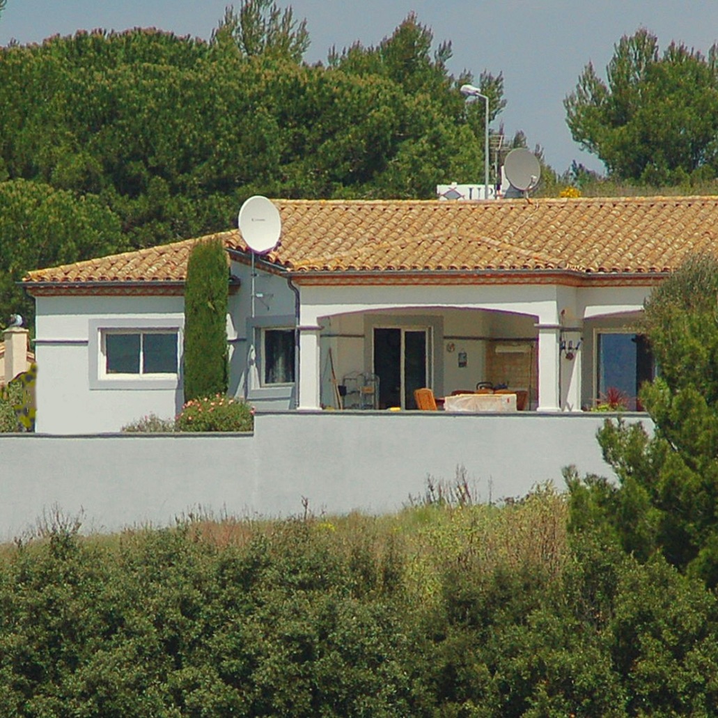 Modern villa in quiet residential area
